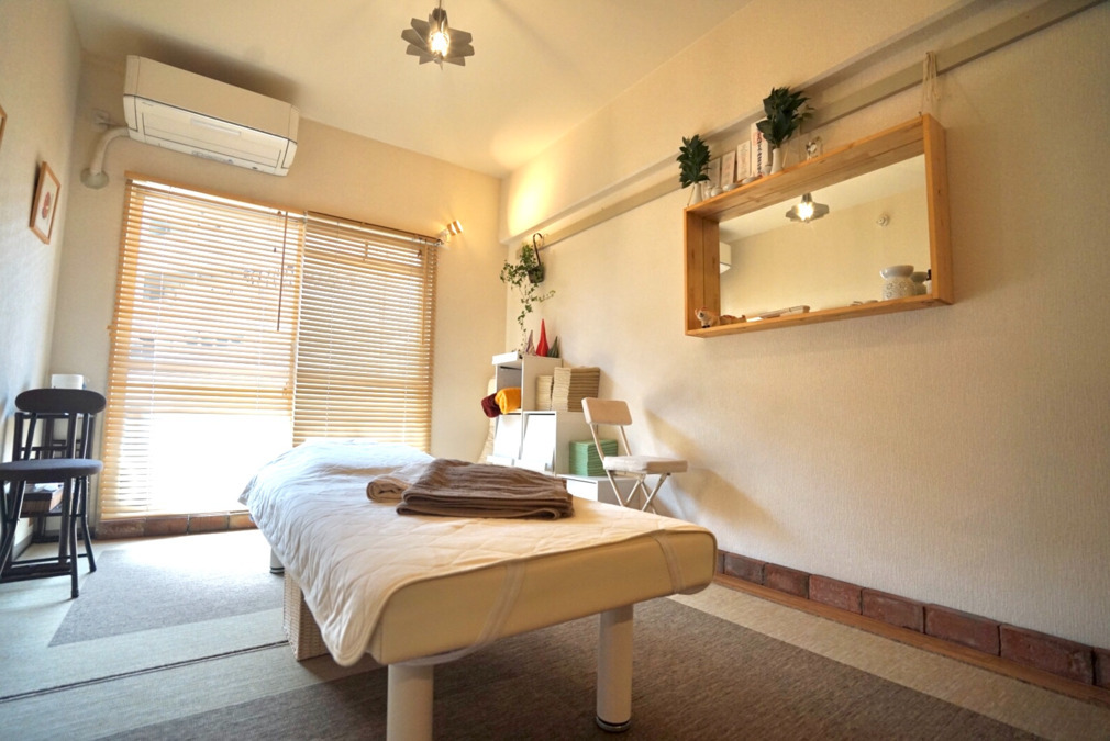 Sin整体術　たまプラーザの写真2枚目：施術室A。1ベッドにつき一部屋使っています。ゆとりのある施術部屋です。