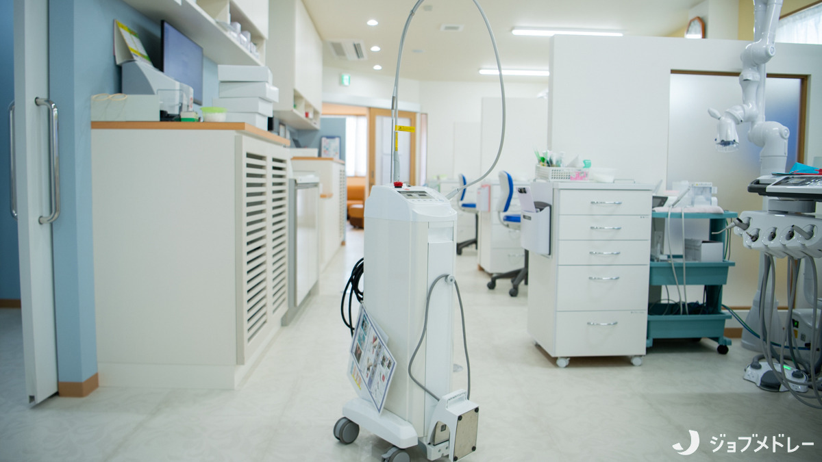 医療法人　誠献会　八幡歯科クリニック（歯科医師の求人）の写真14枚目：痛みの少ないレーザー治療に対応しています