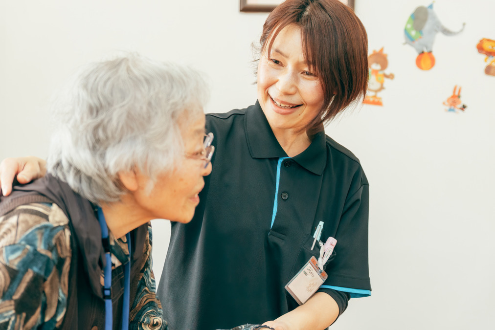 デイサービスいきな倶楽部　青葉台（管理栄養士/栄養士の求人）の写真4枚目：器具への誘導時の様子です。