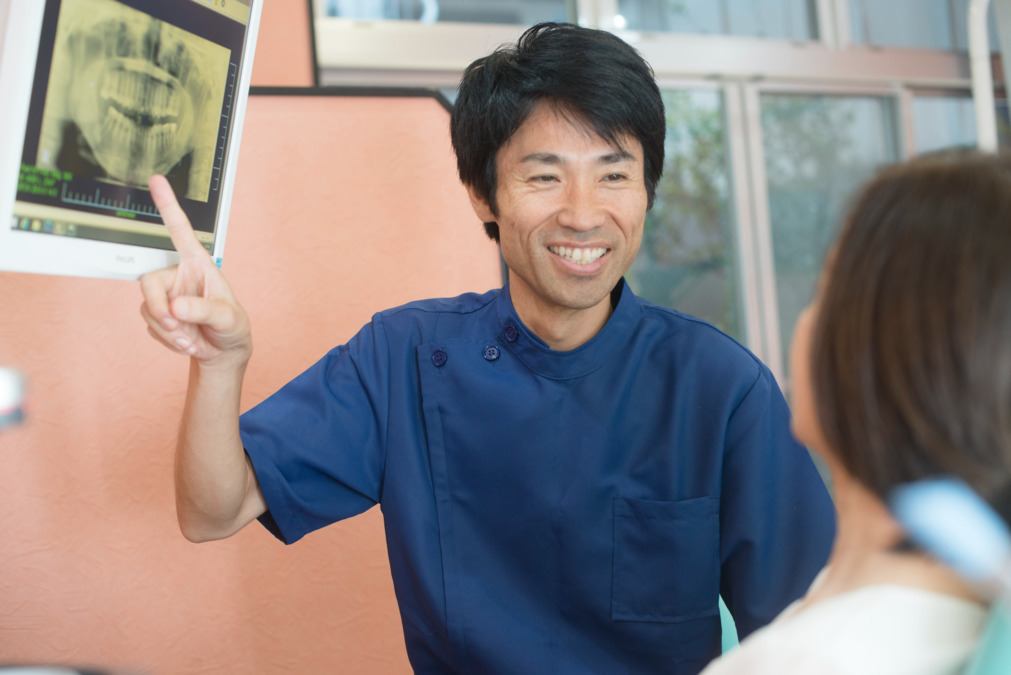 医療法人福涛会 平澤歯科医院(歯科衛生士の求人)の写真3枚目:医長の前田Dr。優しいと、子供や高齢者の方にも人気。