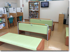 なの花薬局富岡店（薬剤師の求人）の写真2枚目：なの花薬局富岡店　店内