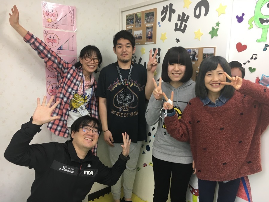 放課後デイサービスカノンの写真2枚目：20代～30代の方を中心に、経験豊富な方まで様々な方が働いております！