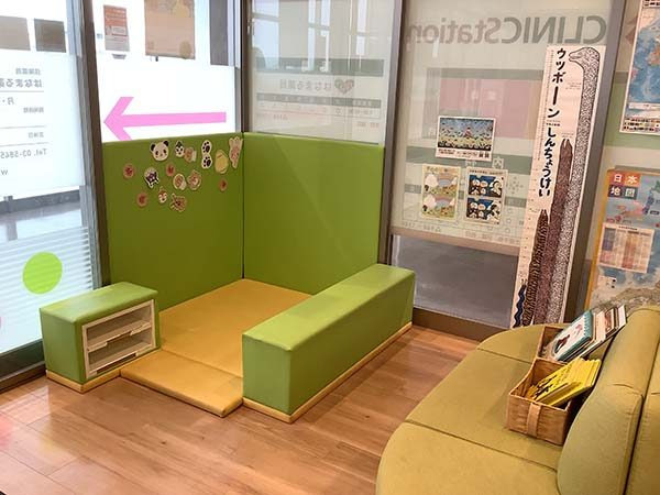 株式会社アイセイ薬局　アイセイ薬局　五反野店（薬剤師の求人）の写真2枚目：はなまる薬局　五反野店の内観