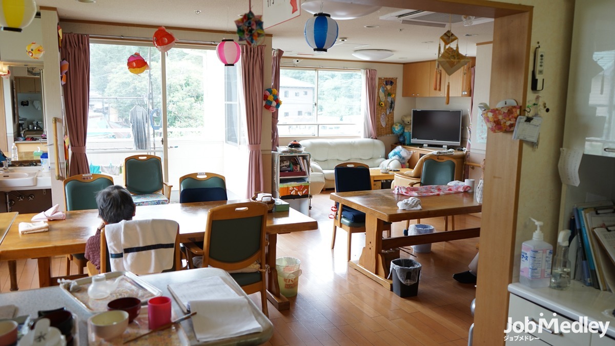 グループホーム結の家の写真2枚目：初心者の方は先輩スタッフが丁寧に指導します