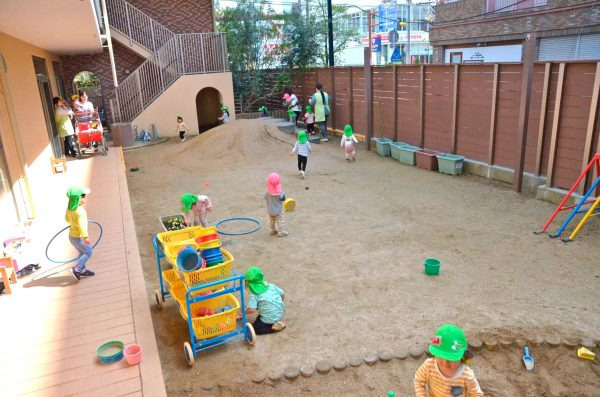 すくすくの杜 上新庄園の写真3枚目：お庭でも遊べます♪