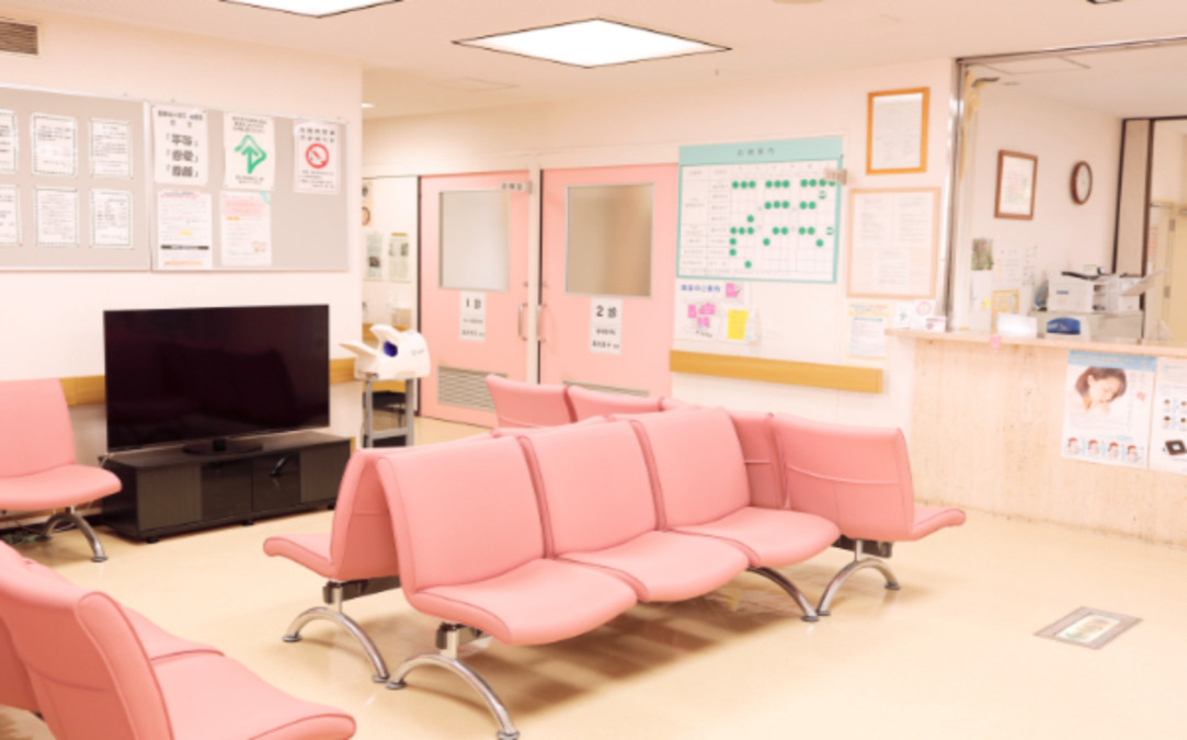 溝渕クリニック（医療事務/受付の求人）の写真2枚目：1階待合室の様子です。