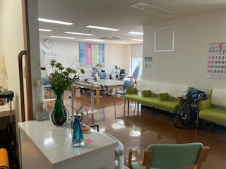 デイサービスセンター柊（理学療法士の求人）の写真3枚目：食事、入浴、レク等のサービスはありません。物療やマッサージ等も充実させています。