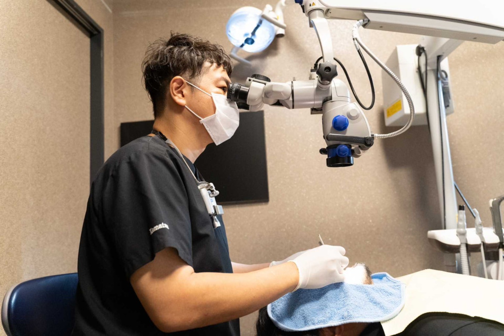 BRISTO DENTAL CLINIC(歯科助手の求人)の写真9枚目:マイクロスコープを活用し、精密な診断・治療を実施