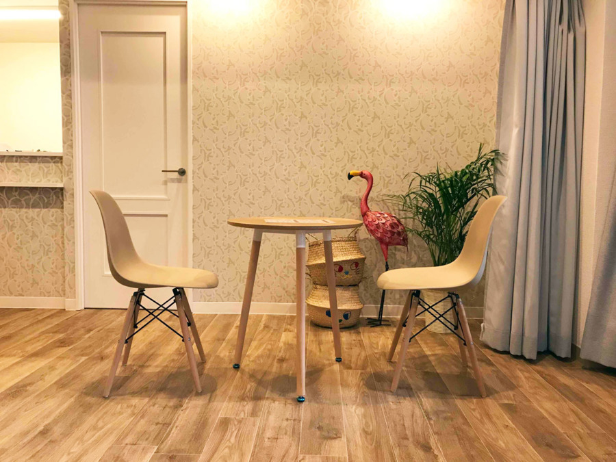 悠然堂治療院 横浜鶴見店の写真4枚目:入口でフラミンゴがお出迎えします