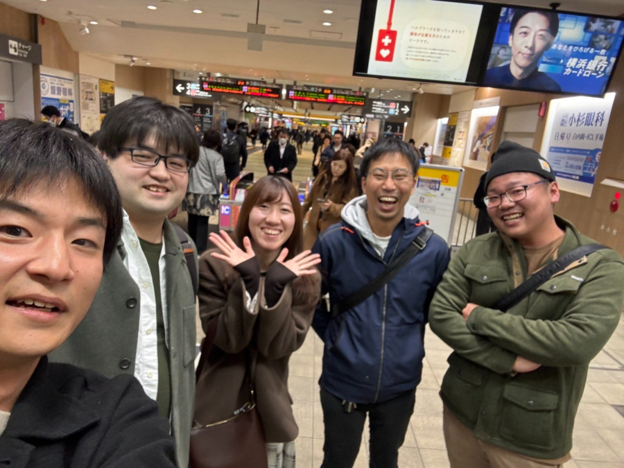 グループホームコモド２（生活支援員の求人）の写真2枚目：忘年会の後、二次会へ！