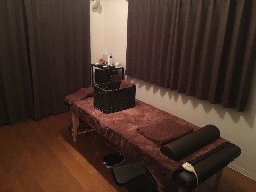 やまざき鍼灸整骨院（鍼灸師の求人）の写真38枚目：個室も落ち着いた雰囲気でオイルや美容施術が出来ます。