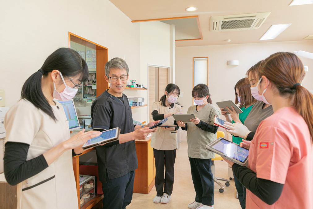 ひろ歯科クリニック（歯科衛生士の求人）の写真5枚目：ミーティングの様子です！