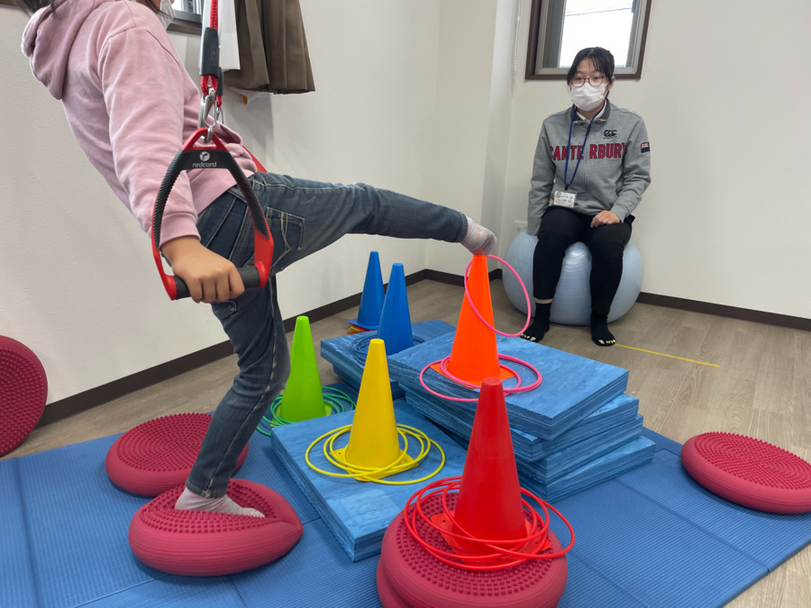 そらきっずの写真6枚目：リハビリ器具で遊びながらバランスのトレーニングも出来ちゃいます