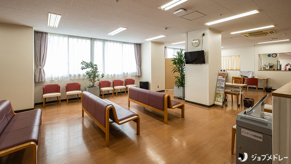 新富士病院（看護師/准看護師の求人）の写真15枚目：明るい陽射しが心地よく降り注ぐフロアです