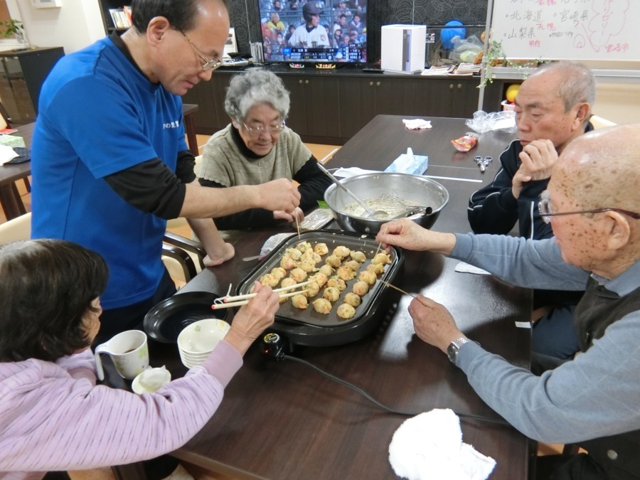 デイサービスセンター　喜びの里鷲宮の写真4枚目：手作りおやつの様子