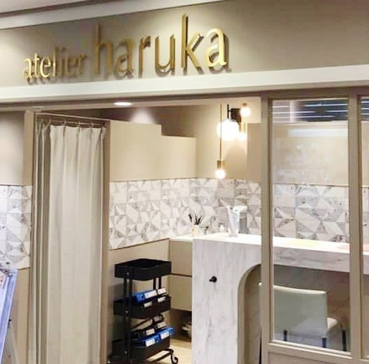 アトリエはるか プラス アイラッシュ 博多AMU EST店(ネイリストの求人)の写真:
