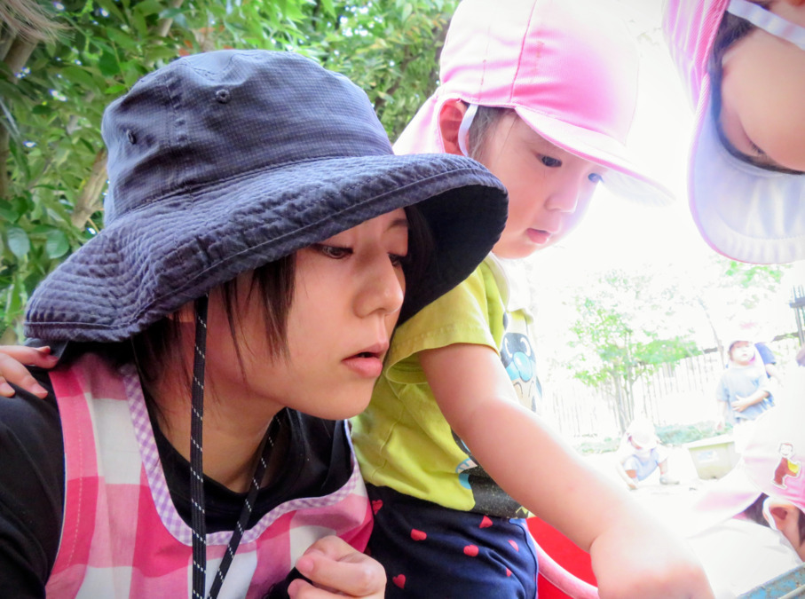 こととも保育園もりやま（保育士の求人）の写真3枚目：もりやま　職員と園児