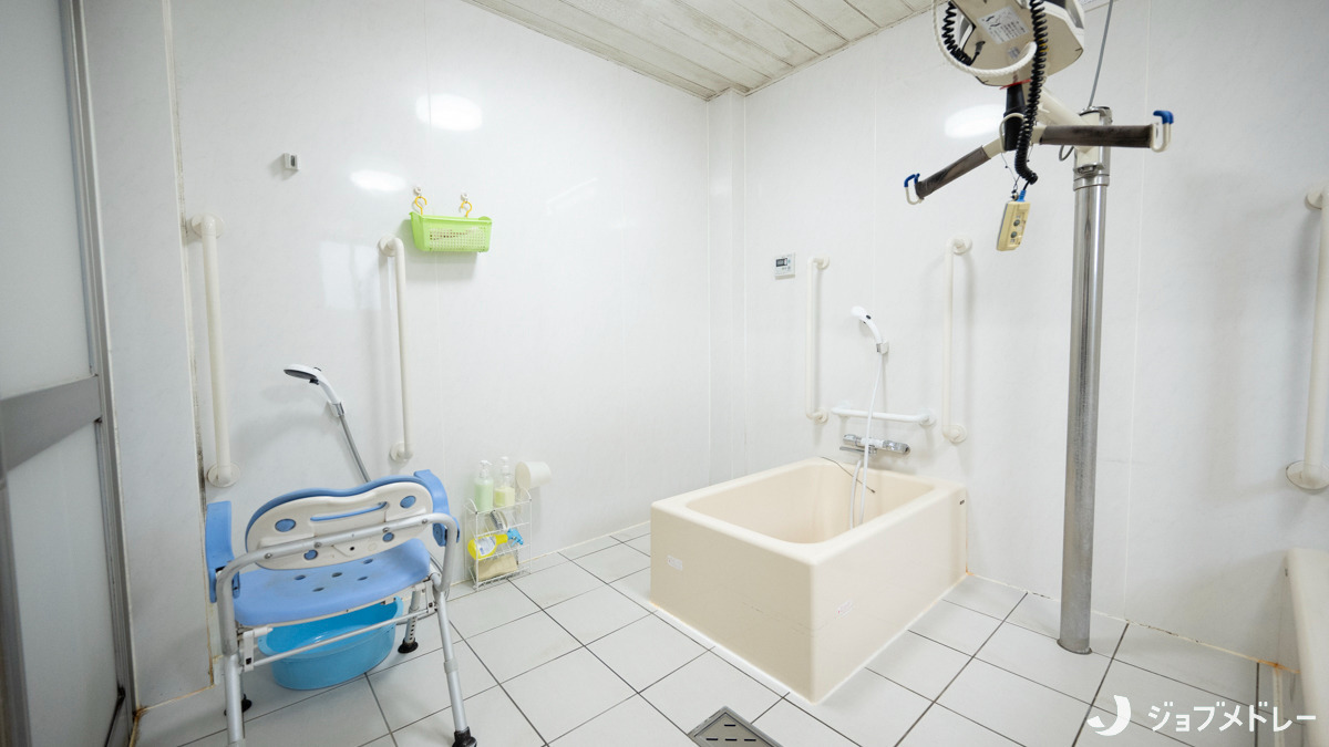 パーク検見川（看護師/准看護師の求人）の写真10枚目：肢体の不自由な方でも、安全に入浴ができます
