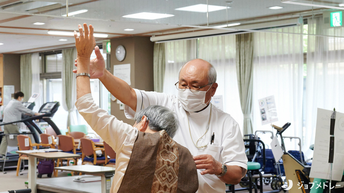 介護老人保健施設聖和苑(介護職/ヘルパーの求人)の写真14枚目:リハビリを通じて心身機能の維持回復を図っています