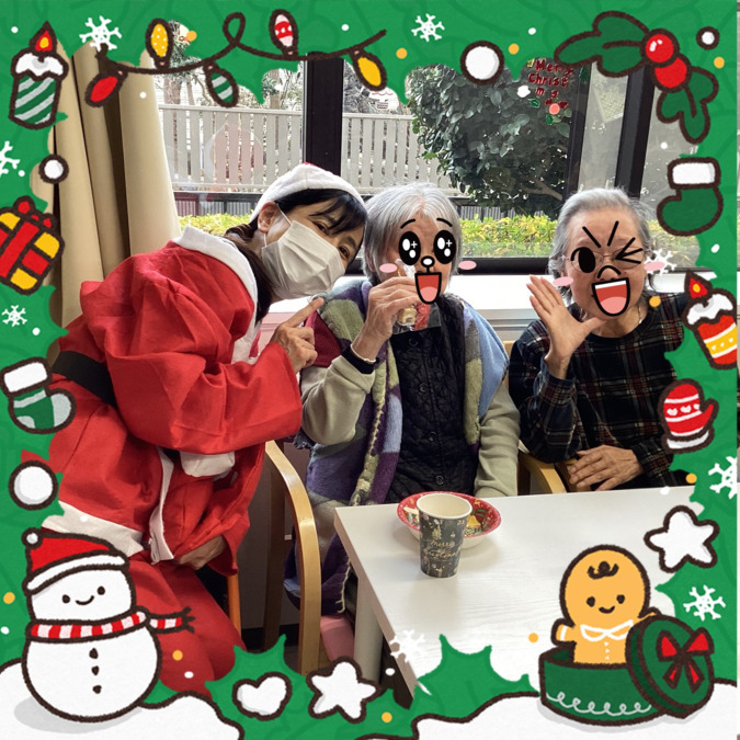 住宅型有料老人ホーム ひなより和光（介護職/ヘルパーの求人）の写真6枚目：クリスマスイベント～サンタと記念撮影～