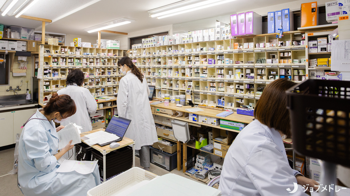 いるか薬局 水星店(薬剤師の求人)の写真6枚目:スタッフ同士が協力し合う職場です*