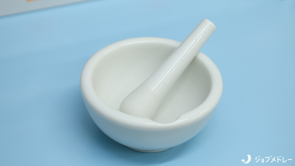 有限会社すずらん薬局　東山田店（薬剤師の求人）の写真13枚目：乳鉢です