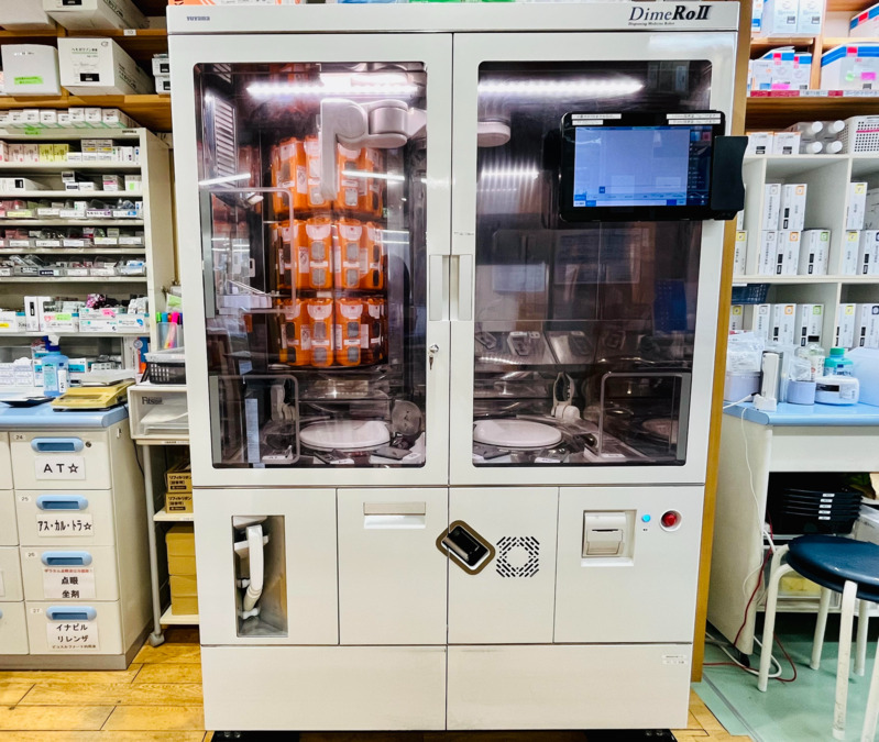 ゆうかり調剤薬局（薬剤師の求人）の写真10枚目：調剤散薬ロボット（yuyama）