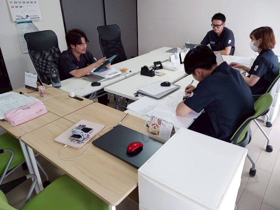 てるてるぼうず訪問看護リハビリステーション(看護師/准看護師の求人)の写真7枚目:リハスタッフのミーティング