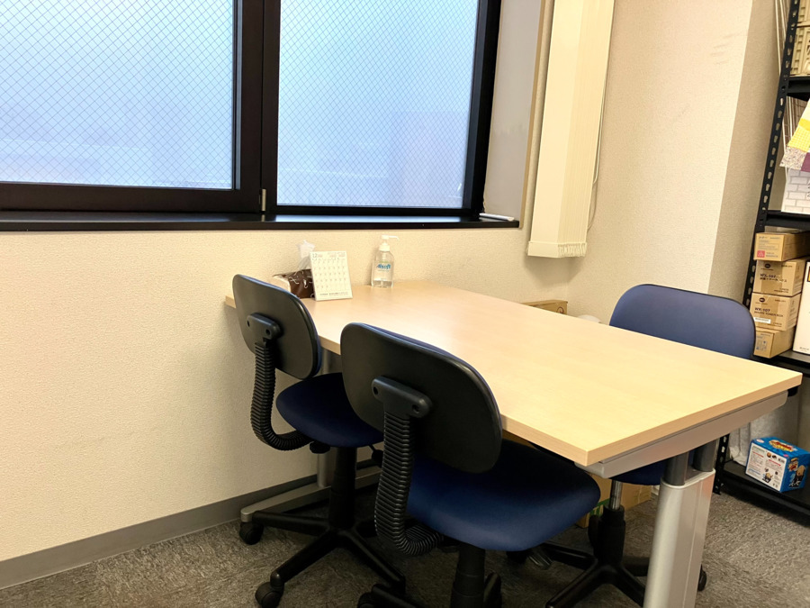 就労継続支援 B 型事業 サンライフ（生活支援員の求人）の写真4枚目：面談室です。こちらで、利用者様の相談などを聞いています。