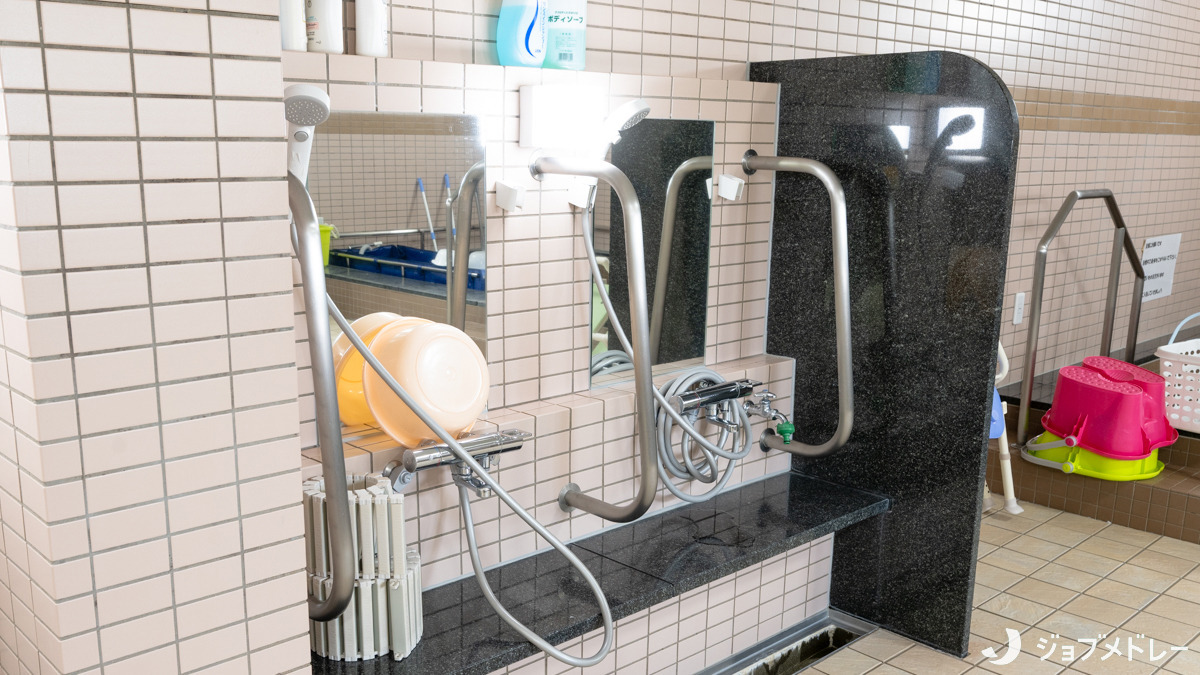 朝日ケアホーム山鼻の写真23枚目：安全のため手すりを配置しています