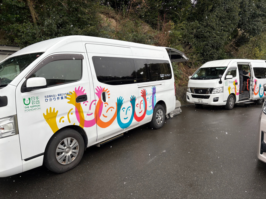 ひかり作業所（介護タクシー/ドライバーの求人）の写真2枚目：８人乗り程度の車両の運転をお願いします。