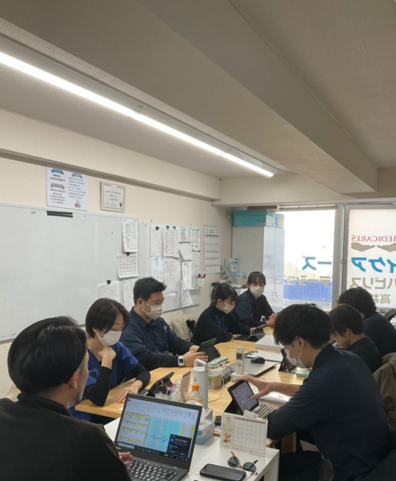 メディケアーズ訪問看護リハビリステーション高井戸の写真8枚目:朝の申し送り風景