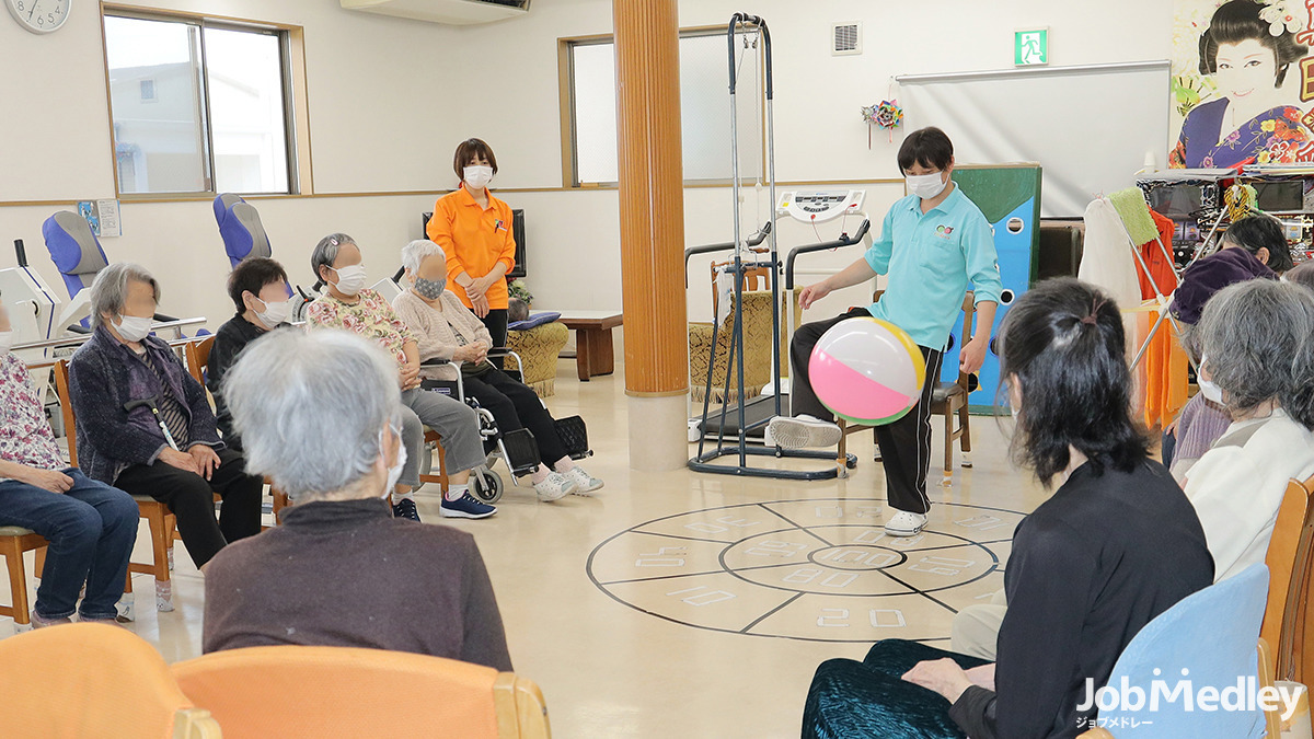 デイサービスセンター 一休の写真7枚目：利用者様が明るく楽しく元気に過ごせるよう、笑顔を心掛け仕事に取り組んでおります。
