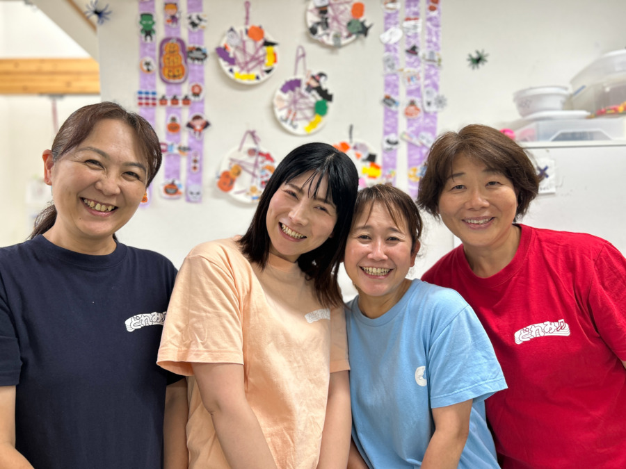 児童デイサービスどれみの写真4枚目：未経験の方大歓迎です！仕事の前後の連絡会で不安や心配毎を解消していきます！