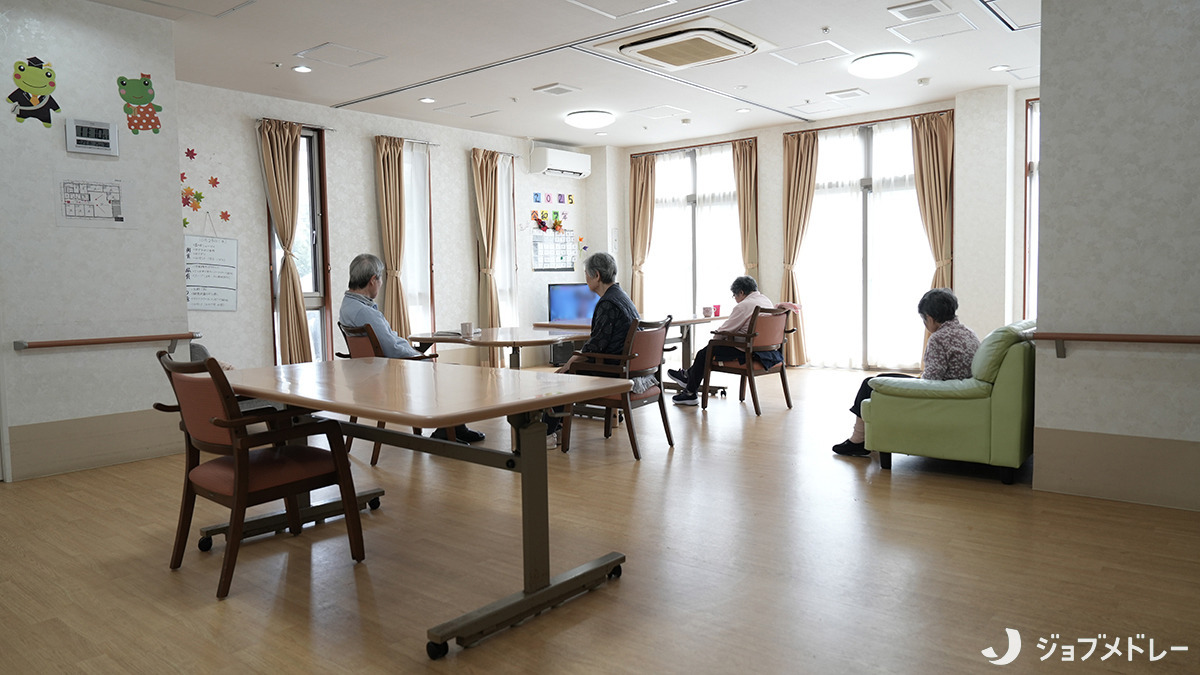 ガーデンコート千葉さつきが丘（介護職/ヘルパーの求人）の写真4枚目：食堂です