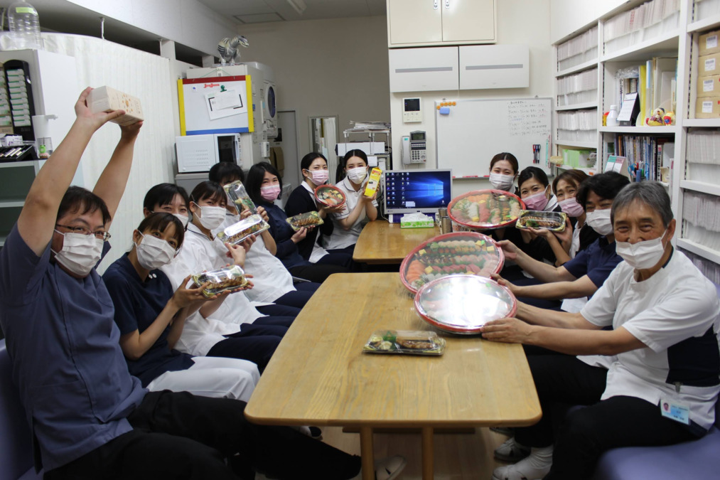 医療法人遠藤歯科診療所（歯科衛生士の求人）の写真8枚目：毎月おいしいものを食べます