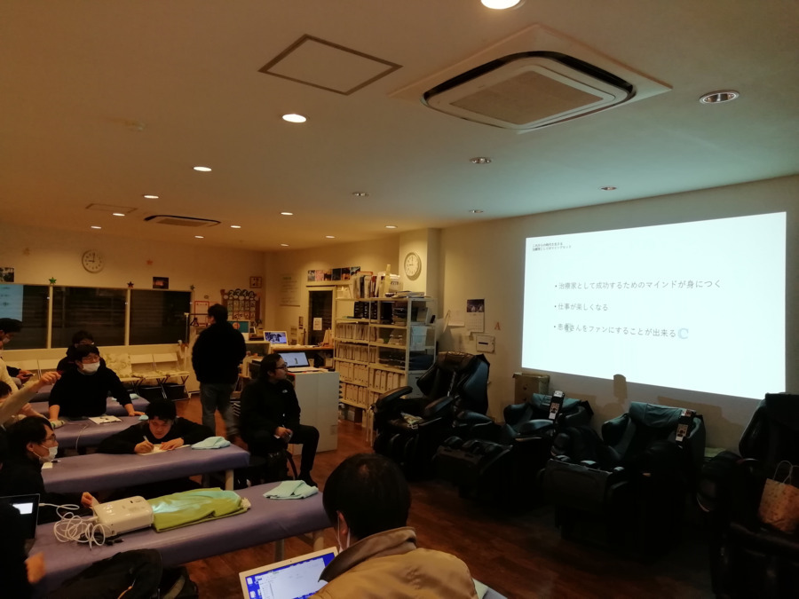 スマイル整骨院 大和東（柔道整復師の求人）の写真8枚目：勉強会風景～治療家のマインド～