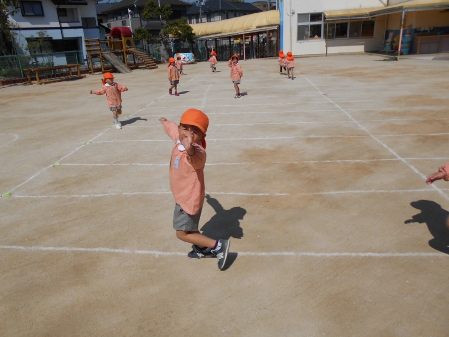 平野保育園（保育士の求人）の写真4枚目：子ども達も元気いっぱいです。