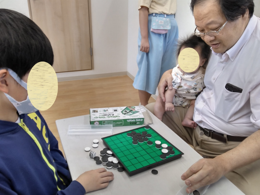 児童発達支援・放課後等デイサービス事業所「かりなぽーと菅」（公認心理師/臨床心理士の求人）の写真10枚目：管理者の鈴木章之です。
赤ちゃんは特別ゲストで癒されながら。