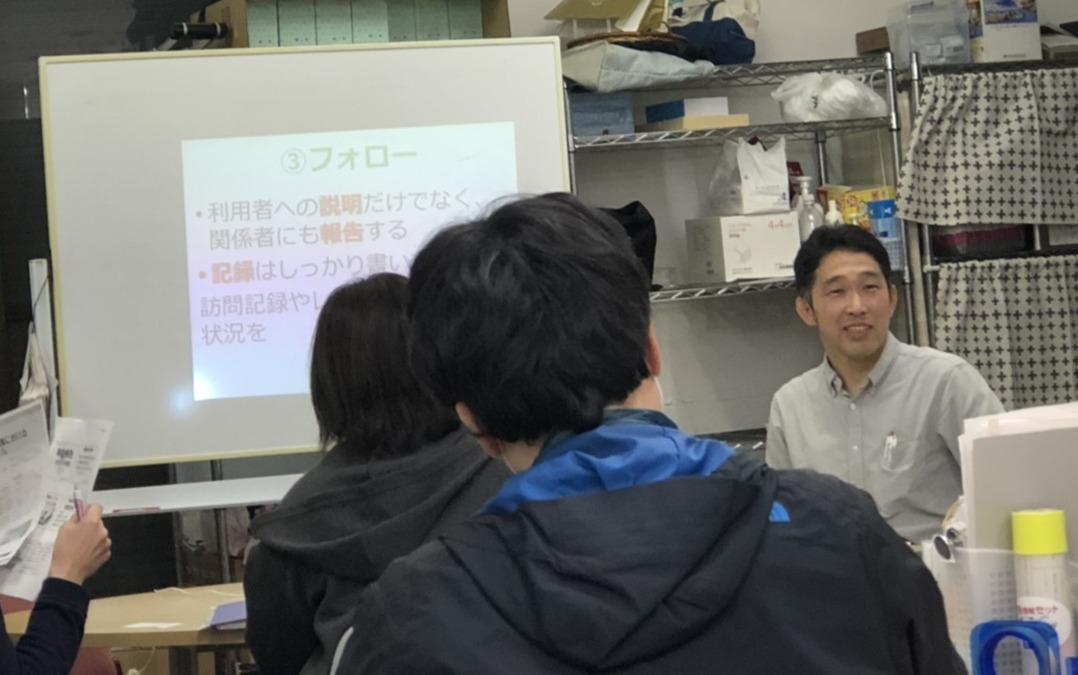 ケアサポートけやきの木居宅介護支援事業所（ケアマネジャーの求人）の写真4枚目：社内勉強会です。