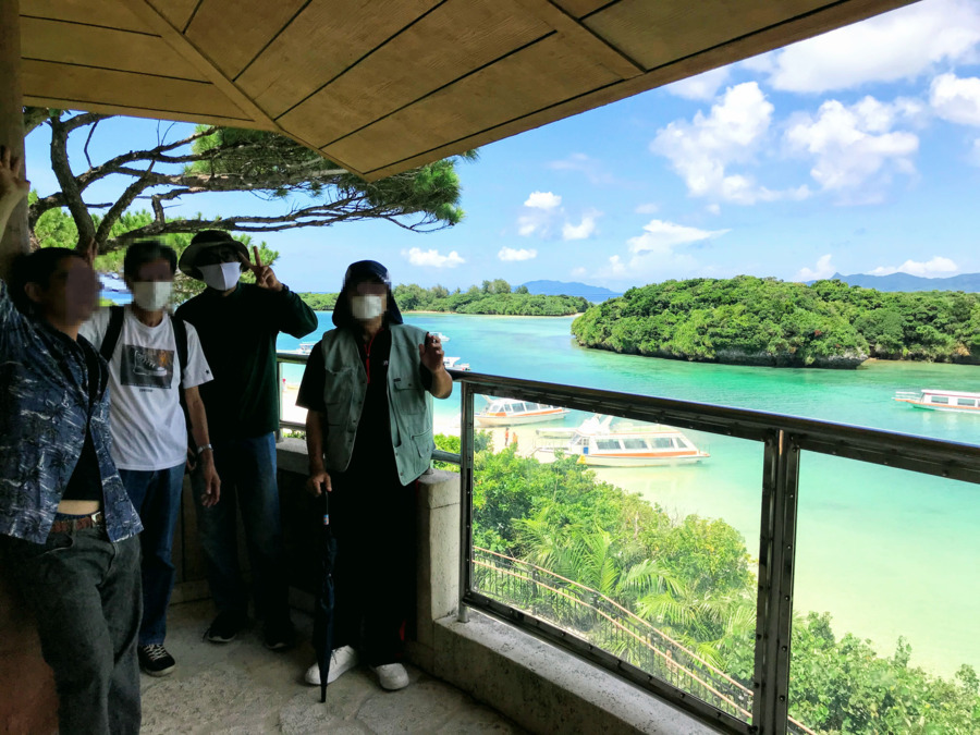 グループホームゆんたく家まえざとの写真9枚目：余暇活動として川平湾へドライブしました