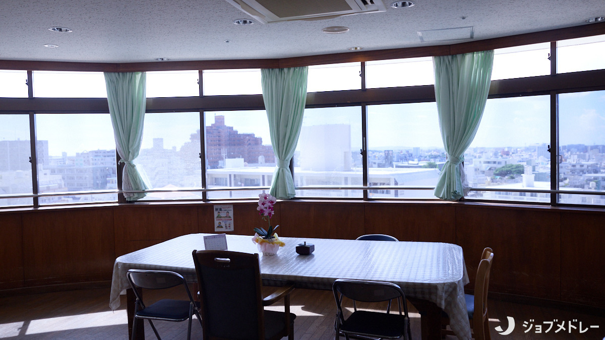 介護老人保健施設　はなみずき（看護師/准看護師の求人）の写真22枚目：眺望の良い談話室です