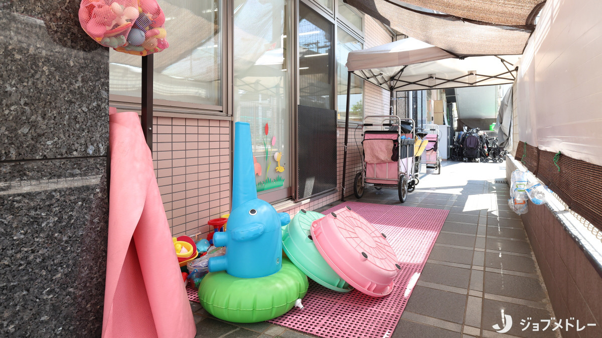 東三国サンフレンズ保育園（保育士の求人）の写真25枚目：明るい屋外スペースです