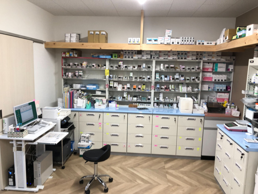 あいち薬局西岡崎（調剤事務の求人）の写真6枚目：調剤室も広々としています