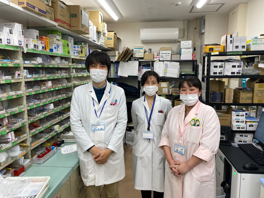 アクア薬局（調剤事務の求人）の写真6枚目：スタッフは全員で５名。
チームワークよく、仲良くやっています。