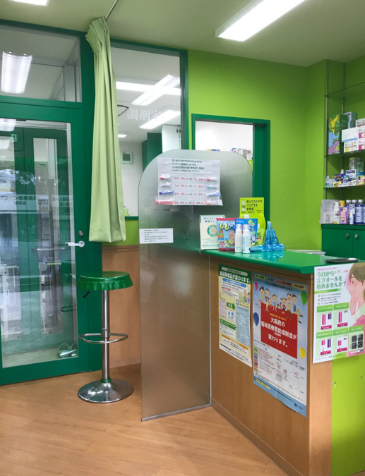 グリーン調剤薬局岡町店（調剤事務の求人）の写真12枚目：クリーンベンチのある無菌室も設備されている薬局です。