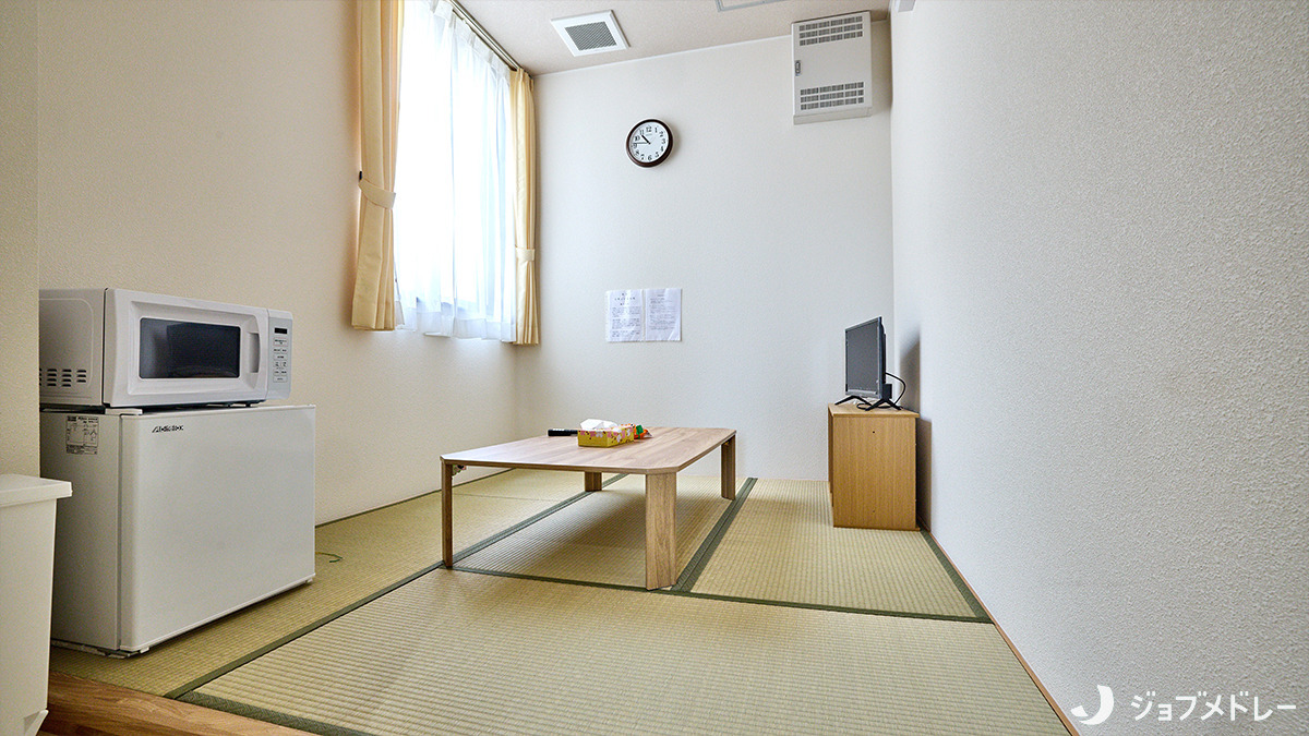憩いホーム新平和【2025年06月01日オープン】（介護職/ヘルパーの求人）の写真21枚目：スタッフ用の休憩室です