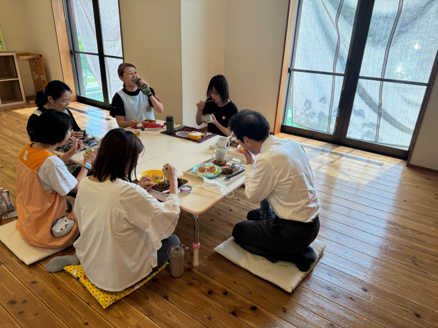 多機能型事業所そぷら【2026年04月オープン予定】(児童指導員/指導員の求人)の写真7枚目:オープニングのため写真はまだ準備中♪系列施設ふぉるてのお昼休憩。