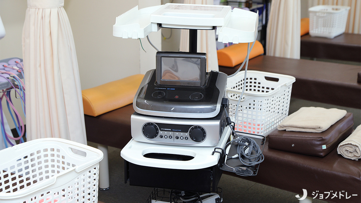 おいけ接骨院 桐生院(鍼灸師の求人)の写真17枚目:立体動態波の治療器です