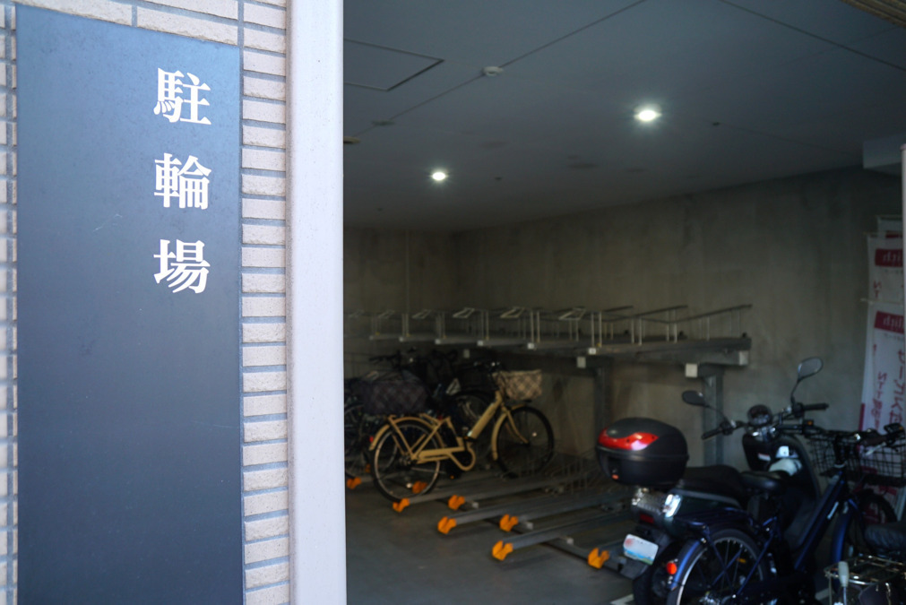 ウエリスオリーブ鎌倉岩瀬（介護職/ヘルパーの求人）の写真8枚目：自転車・バイクでの通勤がしやすいよう、駐輪場もご用意しています